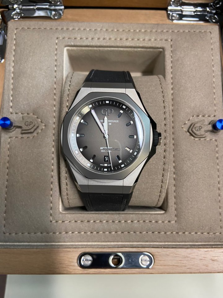 Girard Perregaux Laureato Mens watch Unisex Automatic Titanium 81070-21-001-FB6A 5