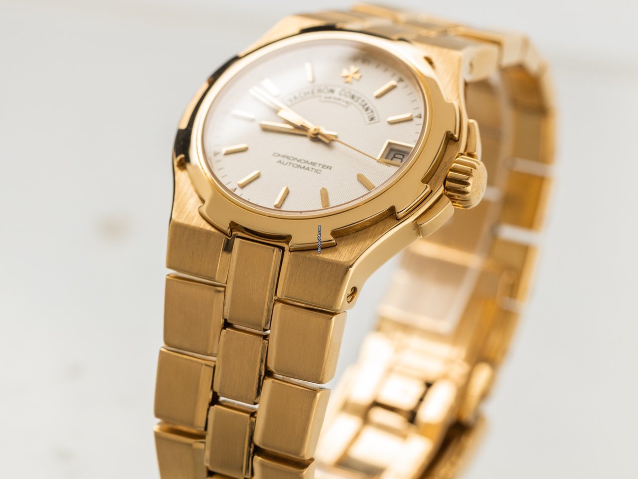 Vacheron Constantin Overseas Mens watch Unisex Automatic Yellow gold 42050 42052 423J 5
