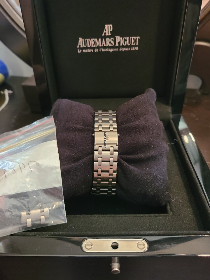 Audemars Piguet Royal Oak Offshore Chronograph Mens watch Unisex Automatic Titanium 25721TI.O.1000TI.01 5