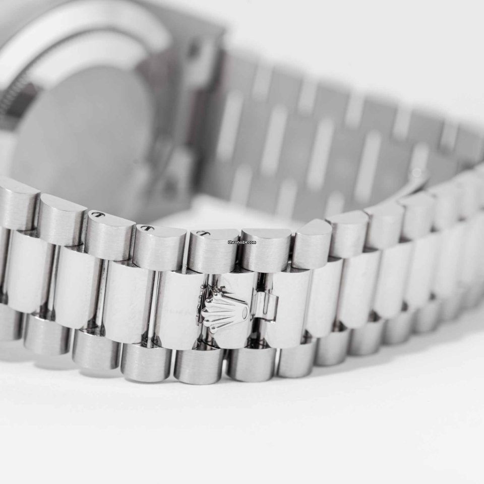 Rolex Day-Date 40 Mens watch Unisex White gold Automatic 228239-0002 5