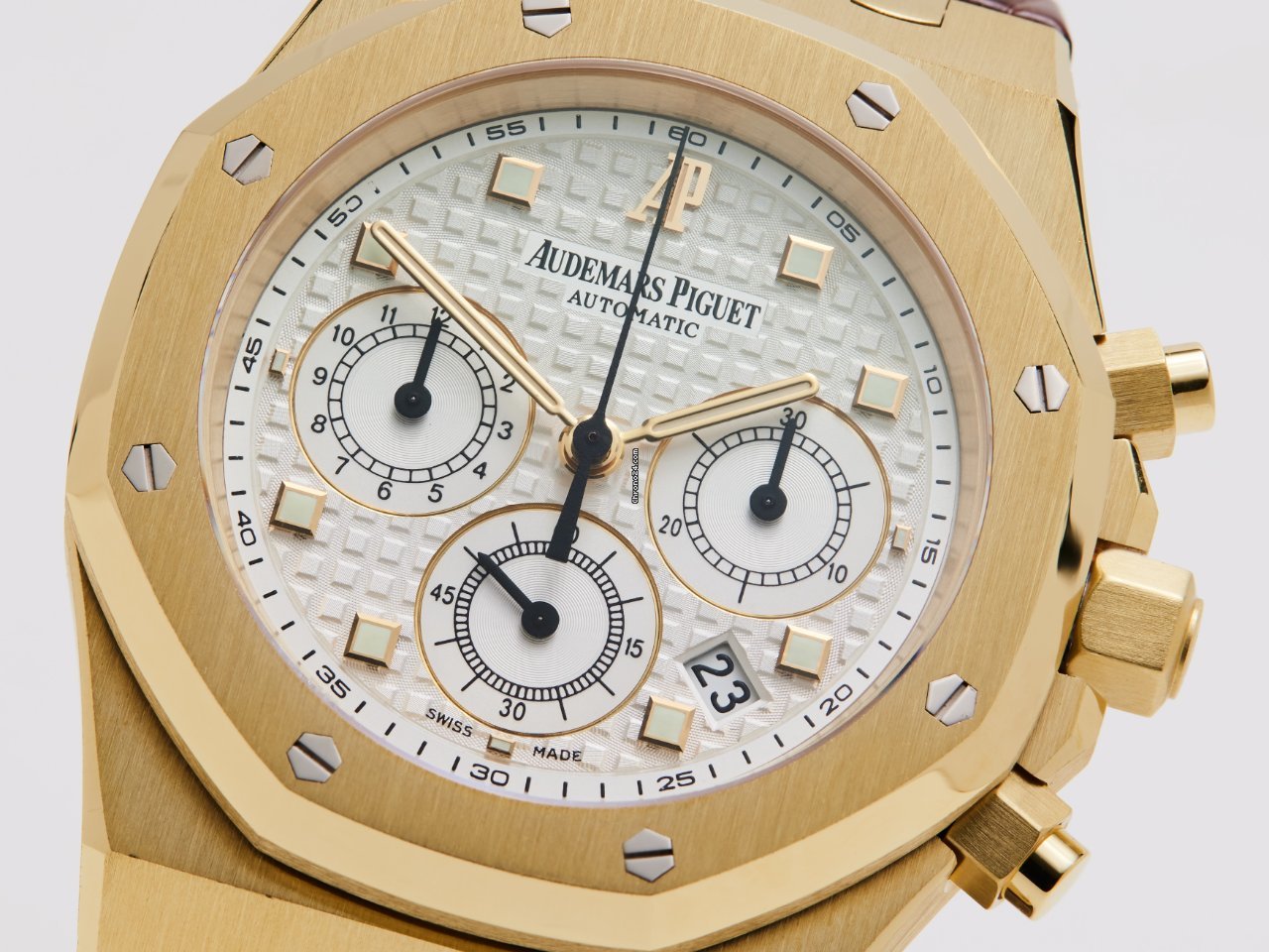 Audemars Piguet Royal Oak Chronograph Mens watch Unisex Automatic Yellow gold 26022BA.OO.D088CR.01 5