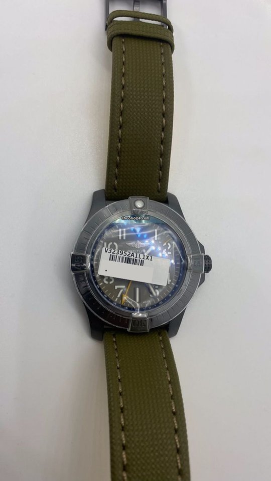 Breitling Avenger Mens watch Unisex Automatic Titanium V323952A1L1X1 5