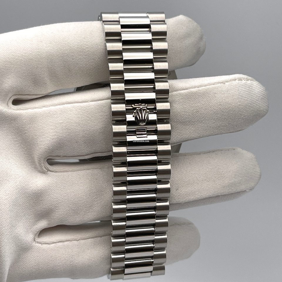 Rolex Day-Date 40 Mens watch Unisex Platinum Automatic 228206 5