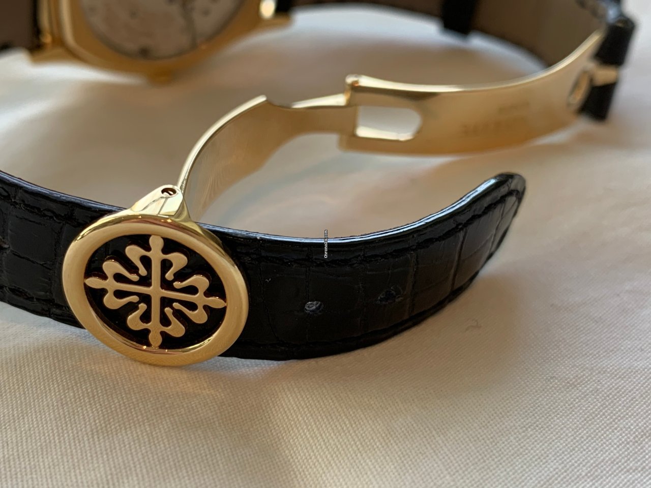 Patek Philippe Perpetual Calendar Mens watch Unisex Automatic Yellow gold 5040J 5