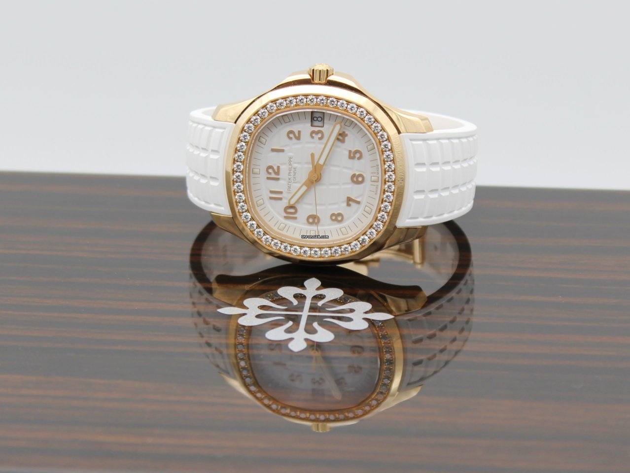 Patek Philippe Aquanaut Womens watch Automatic Rose gold 5268 200R or 5268 5