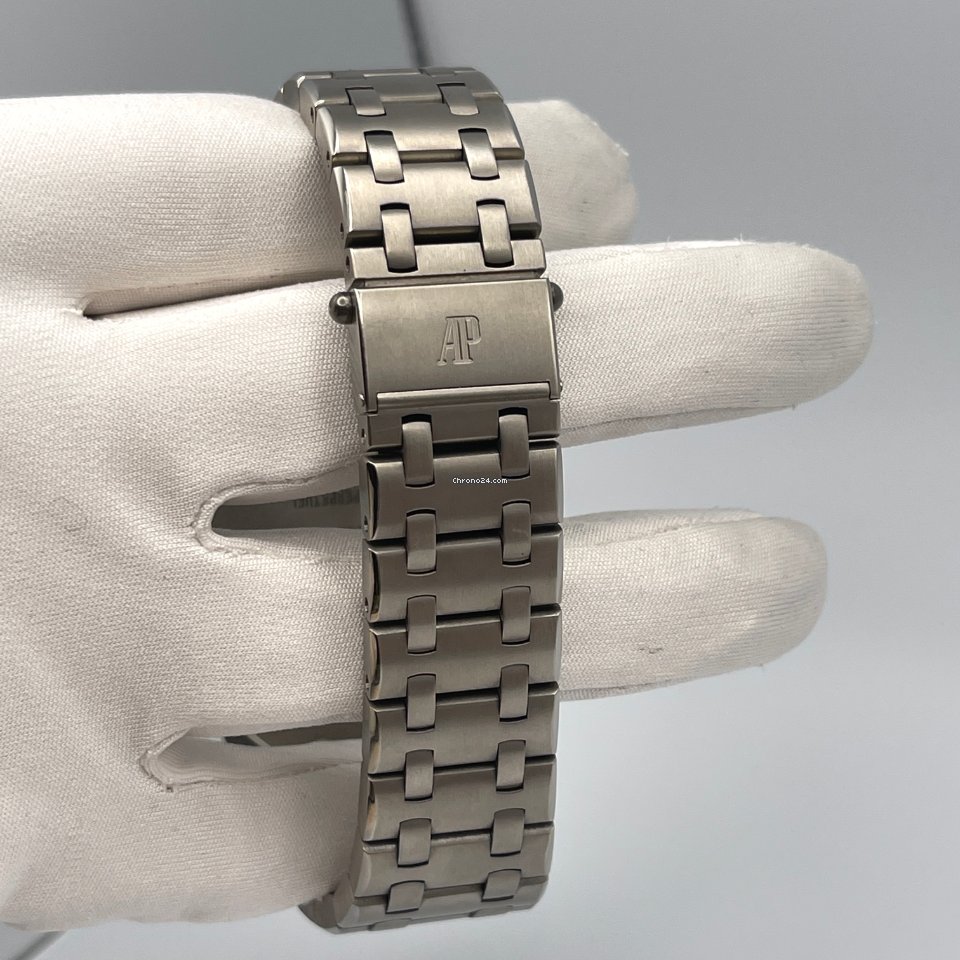 Audemars Piguet Royal Oak Offshore Chronograph Mens watch Unisex Automatic Titanium 25854TI.OO.1150TI.01 5
