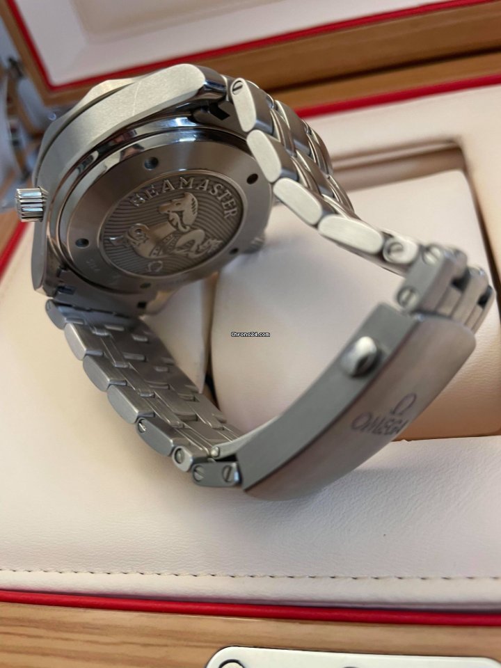 Omega Seamaster Diver 300 M Mens watch Unisex Automatic Steel 212.30.44.50.01.002 5