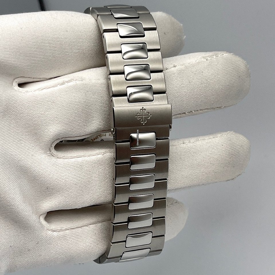 Patek Philippe Nautilus Mens watch Unisex Automatic Steel 5711 1300A-001 5