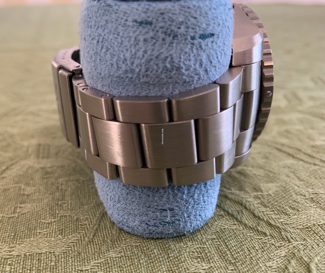 Breitling Cockpit B50 Mens watch Unisex Quartz Titanium EB501019.C904.160S.E20DSA.2 5