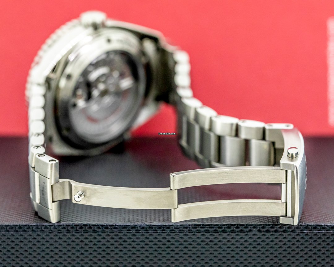 Omega Seamaster Planet Ocean Mens watch Unisex Automatic Titanium 232.90.44.22.03.001 5