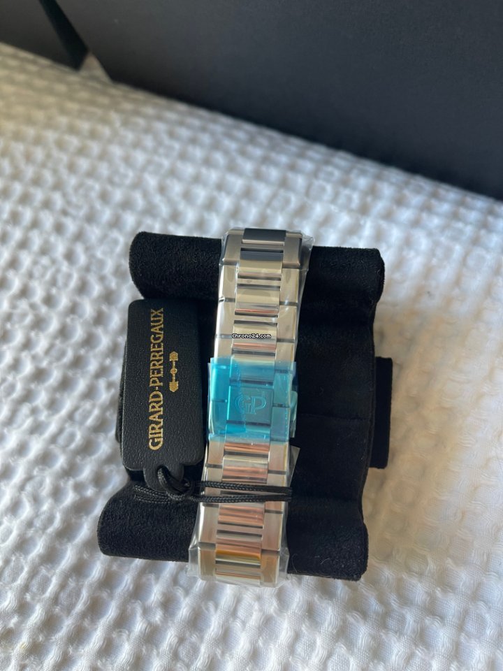 Girard Perregaux Laureato Mens watch Unisex Automatic Steel 81020-11-001-11A 5