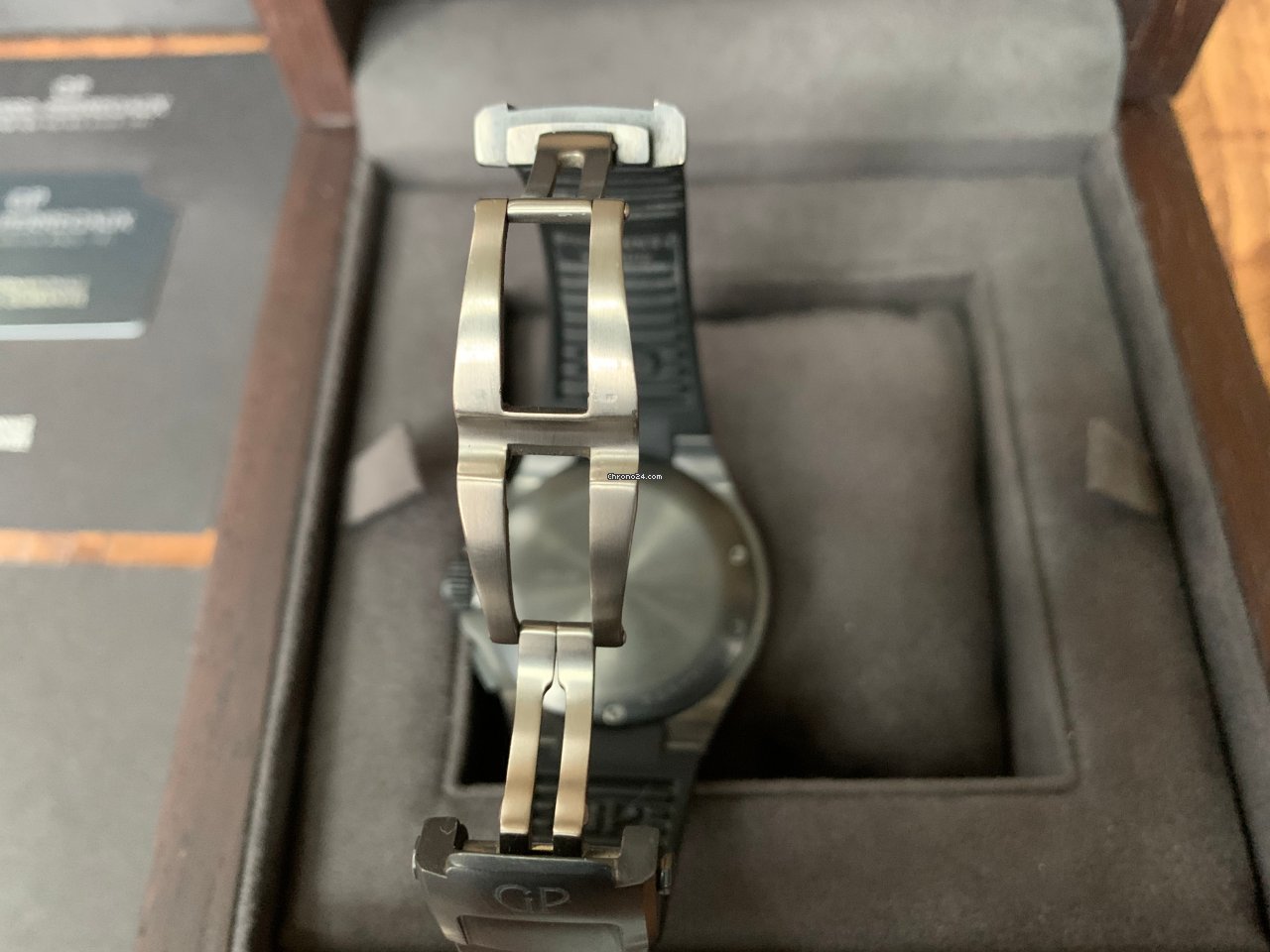 Girard Perregaux Laureato Mens watch Unisex Automatic Titanium 80175 5