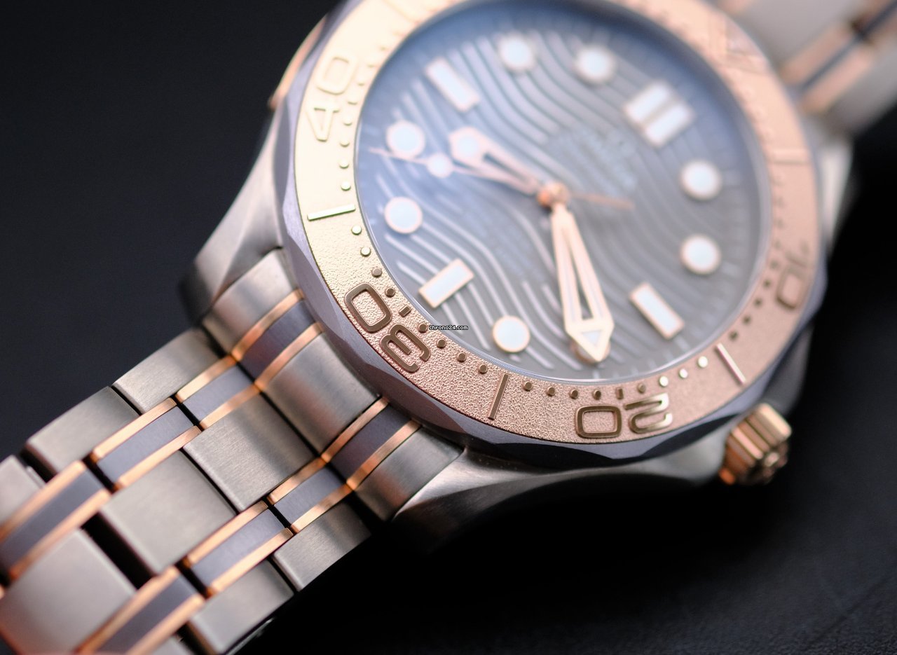 Omega Seamaster Diver 300 M Mens watch Unisex Automatic Titanium 210.60.42.20.99.001 5
