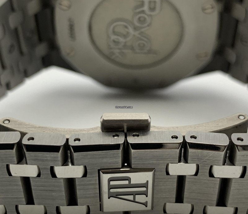 Audemars Piguet Royal Oak Chronograph Automatic Titanium 26331IP.00.1220IP.01 5