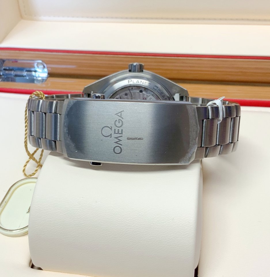 Omega Seamaster Planet Ocean Mens watch Unisex Automatic Titanium 215.90.44.21.99.001 6