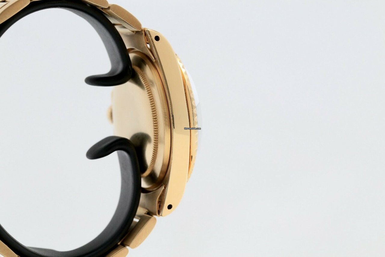 Rolex Submariner Date Yellow gold Automatic 1680 8 6