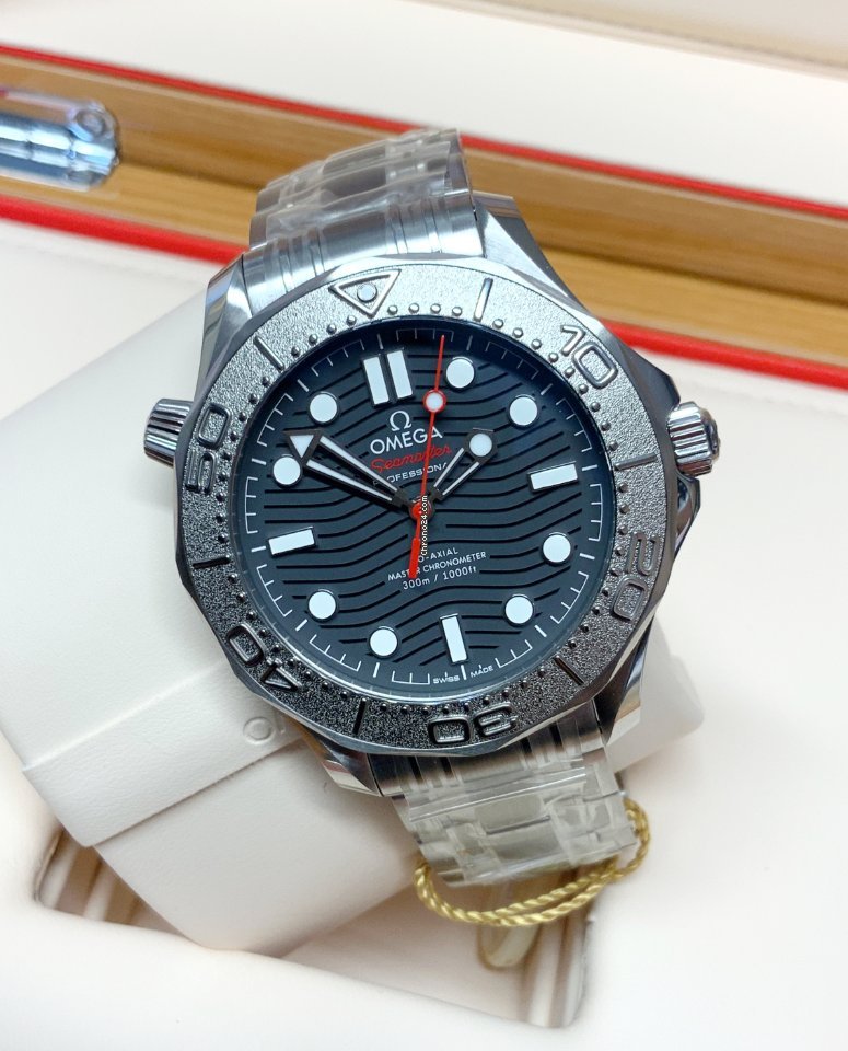 Omega Seamaster Diver 300 M Mens watch Unisex Automatic Steel 210.30.42.20.01.002 6