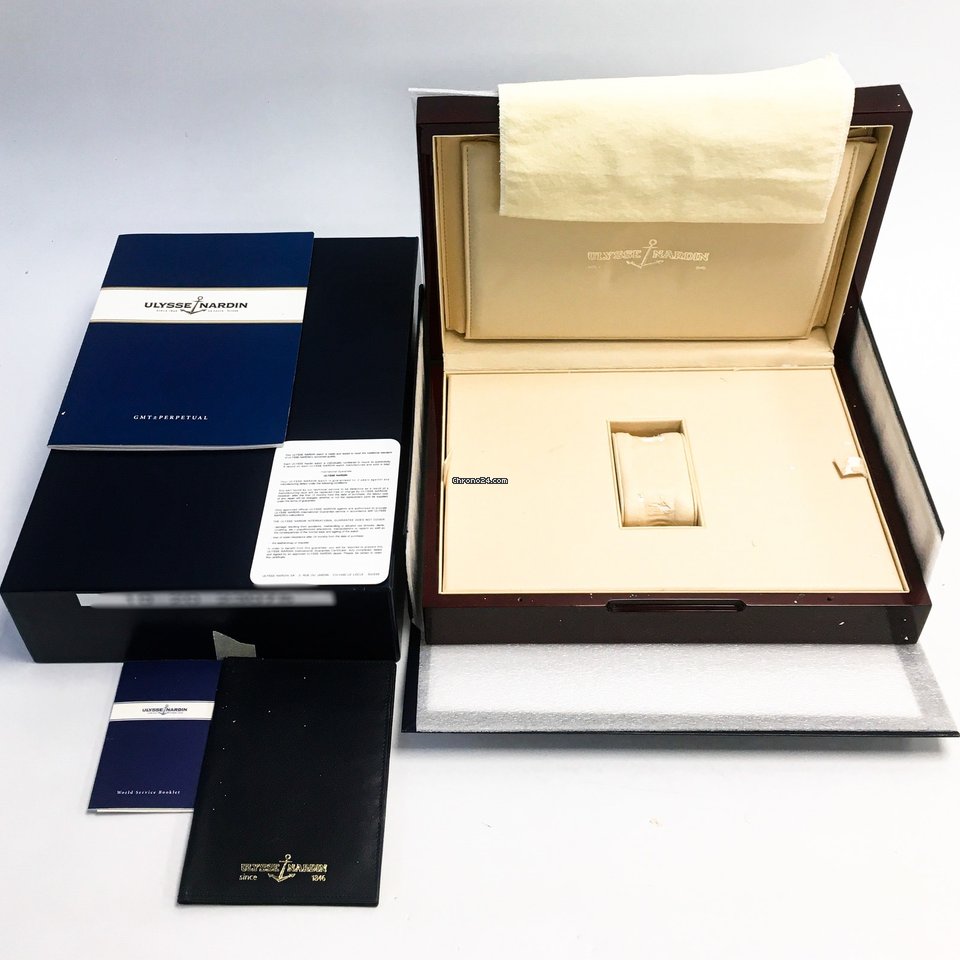 Ulysse Nardin GMT + - Perpetual Mens watch Unisex Automatic White gold 320-22 32 6