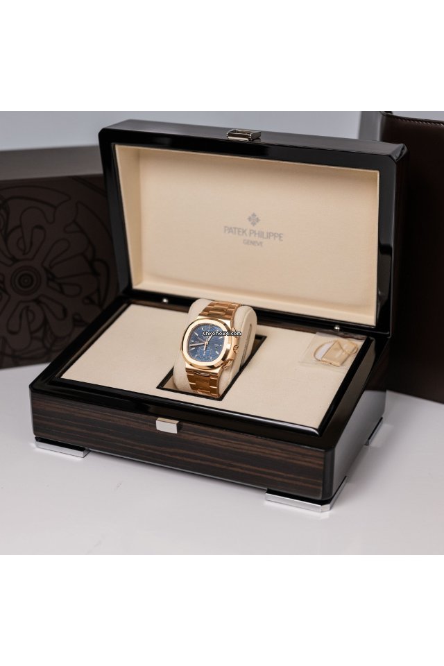 Patek Philippe Nautilus 5990 1R-001 6