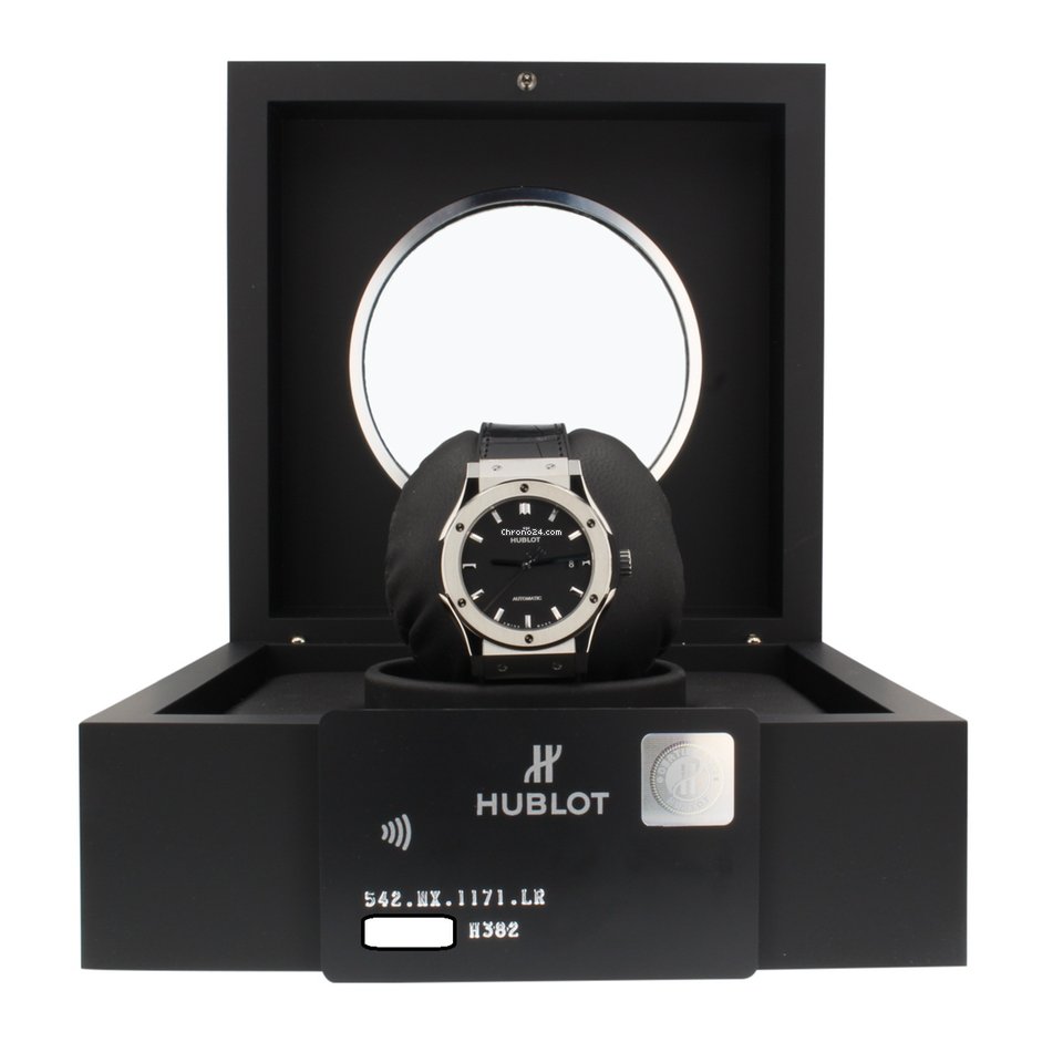 Hublot Classic Fusion 45, 42, 38, 33 mm Mens watch Unisex Automatic Titanium 542NX1171LR 6