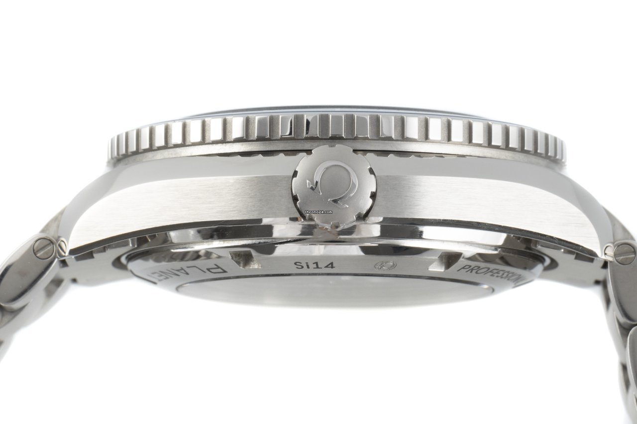 Omega Seamaster Planet Ocean Mens watch Unisex Automatic Titanium 232.90.46.21.03.001 6