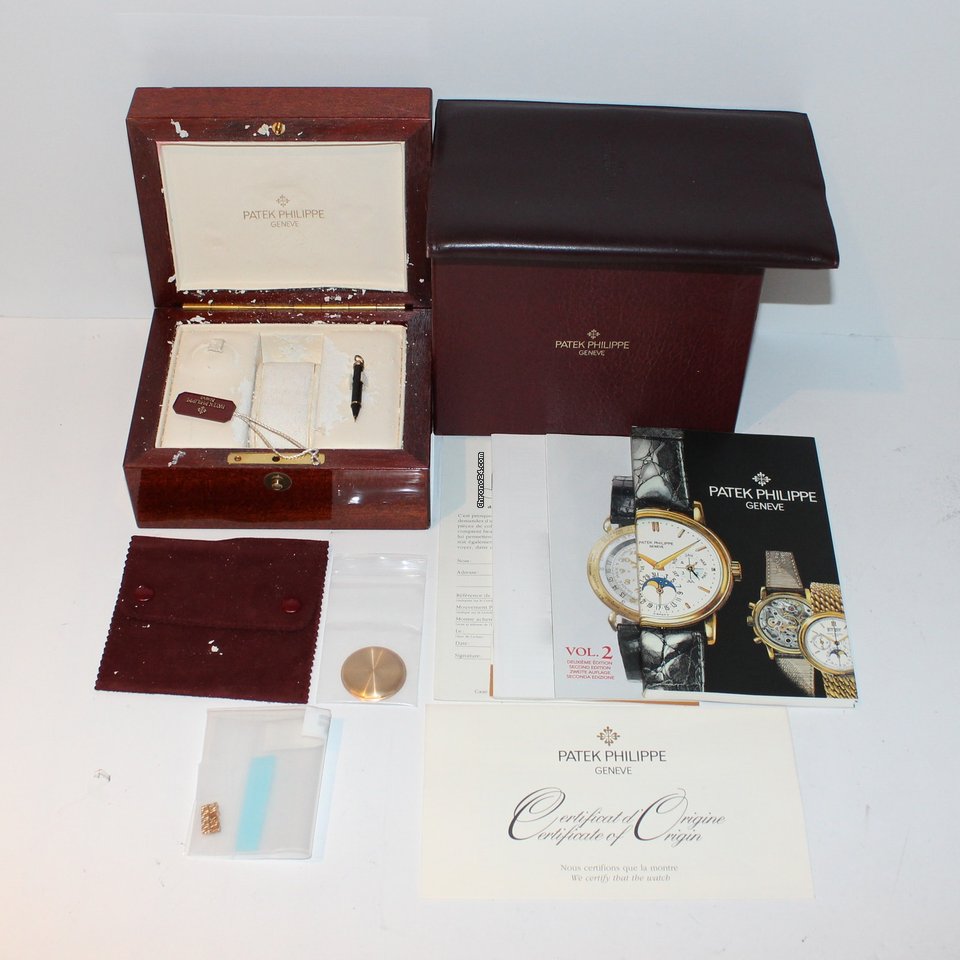 Patek Philippe Perpetual Calendar Chronograph Mens watch Unisex Manual winding Yellow gold 3970 002R 6