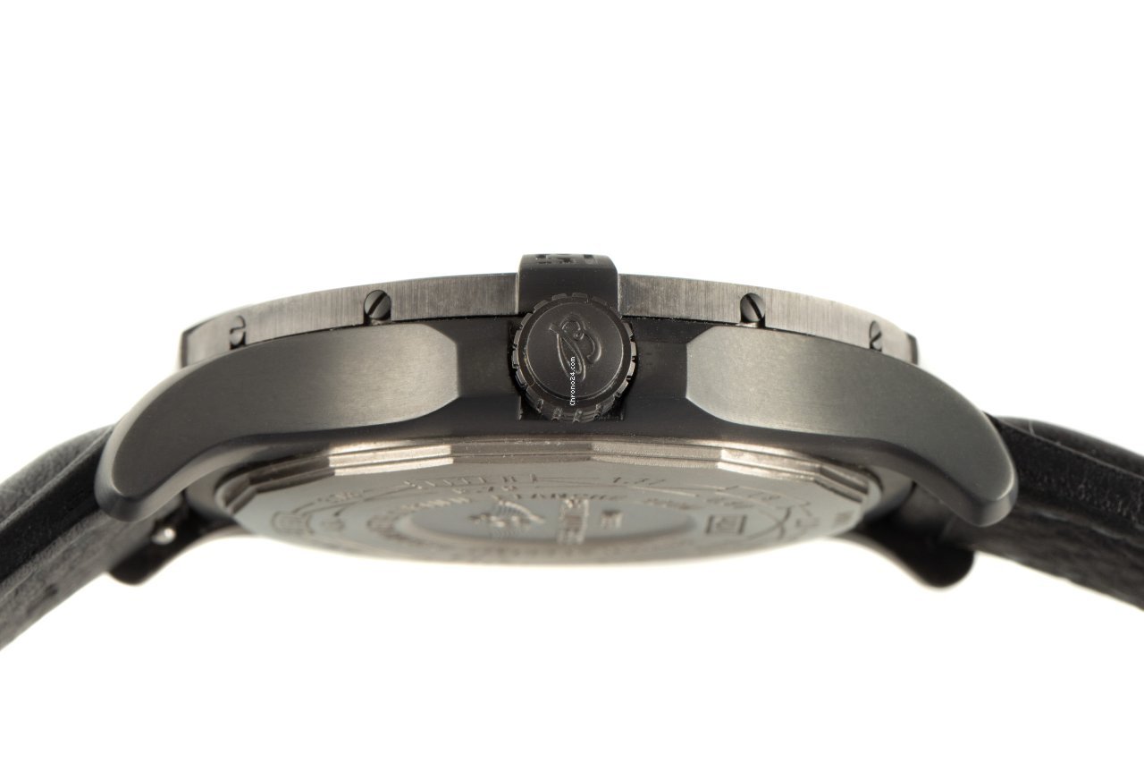 Breitling Avenger Blackbird 44 Mens watch Unisex Automatic Titanium V17311 6