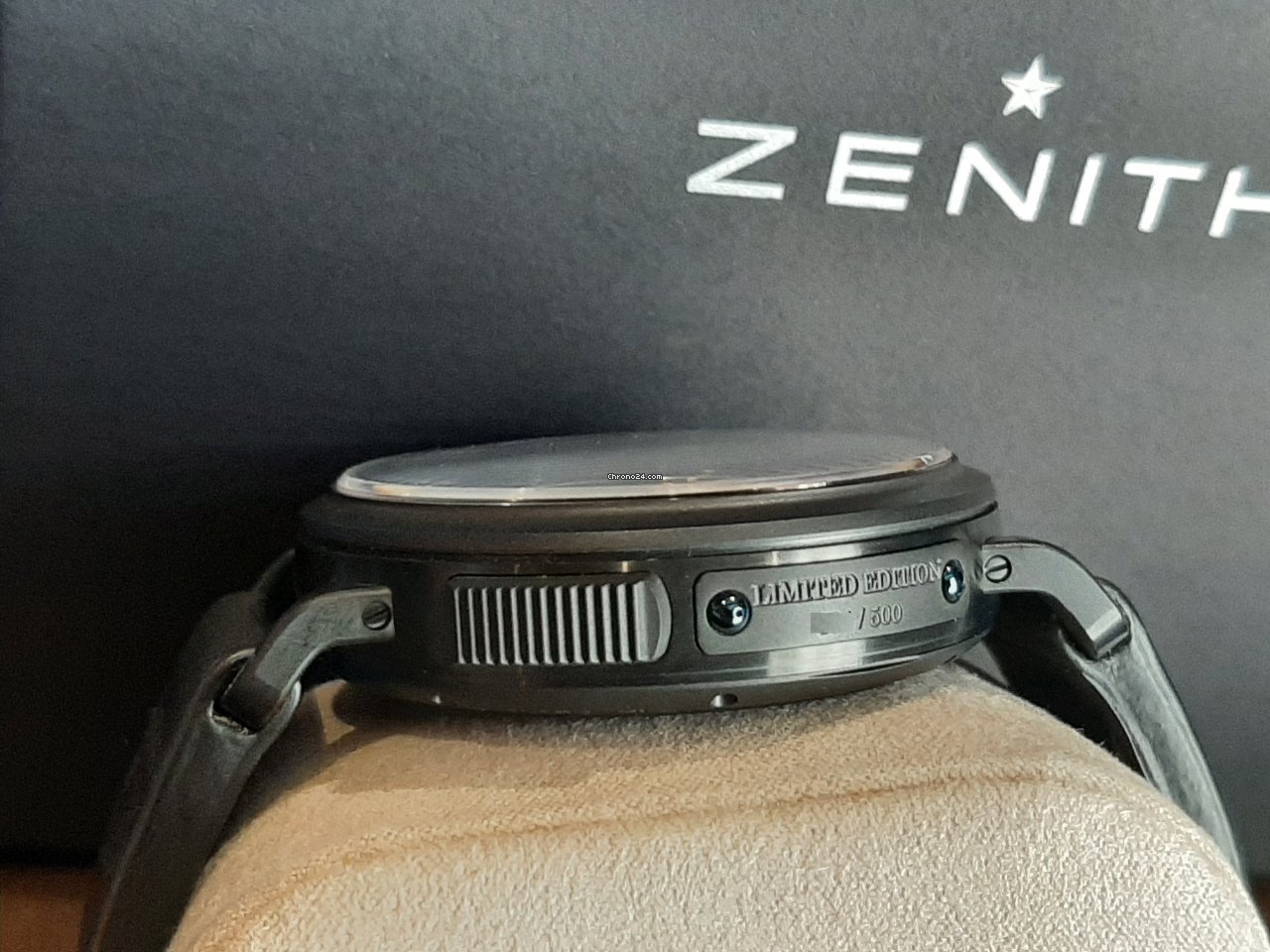 Zenith Pilot Type 20 GMT Mens watch Unisex Automatic Titanium 96.2430.693 21.C703 6
