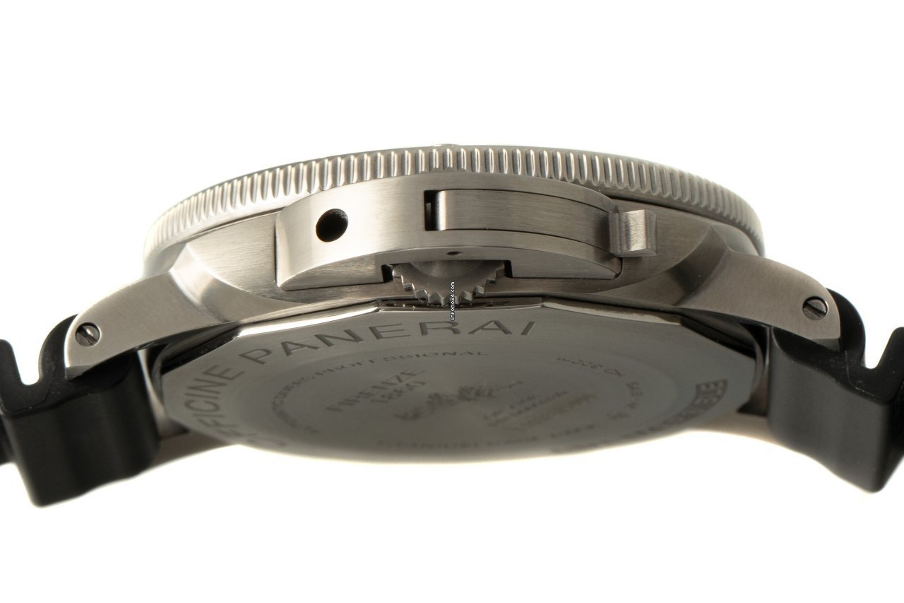 Panerai Luminor Submersible Mens watch Unisex Automatic Titanium PAM00692 6