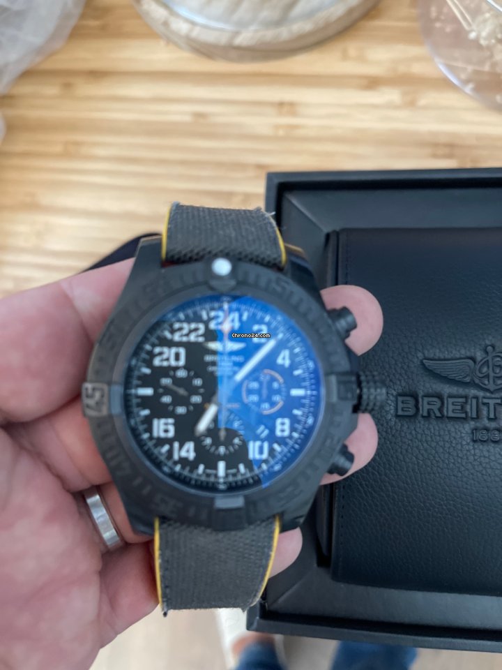 Breitling Avenger Hurricane Mens watch Unisex Automatic Steel XB1210E4 BE89 257S X20D.4 6