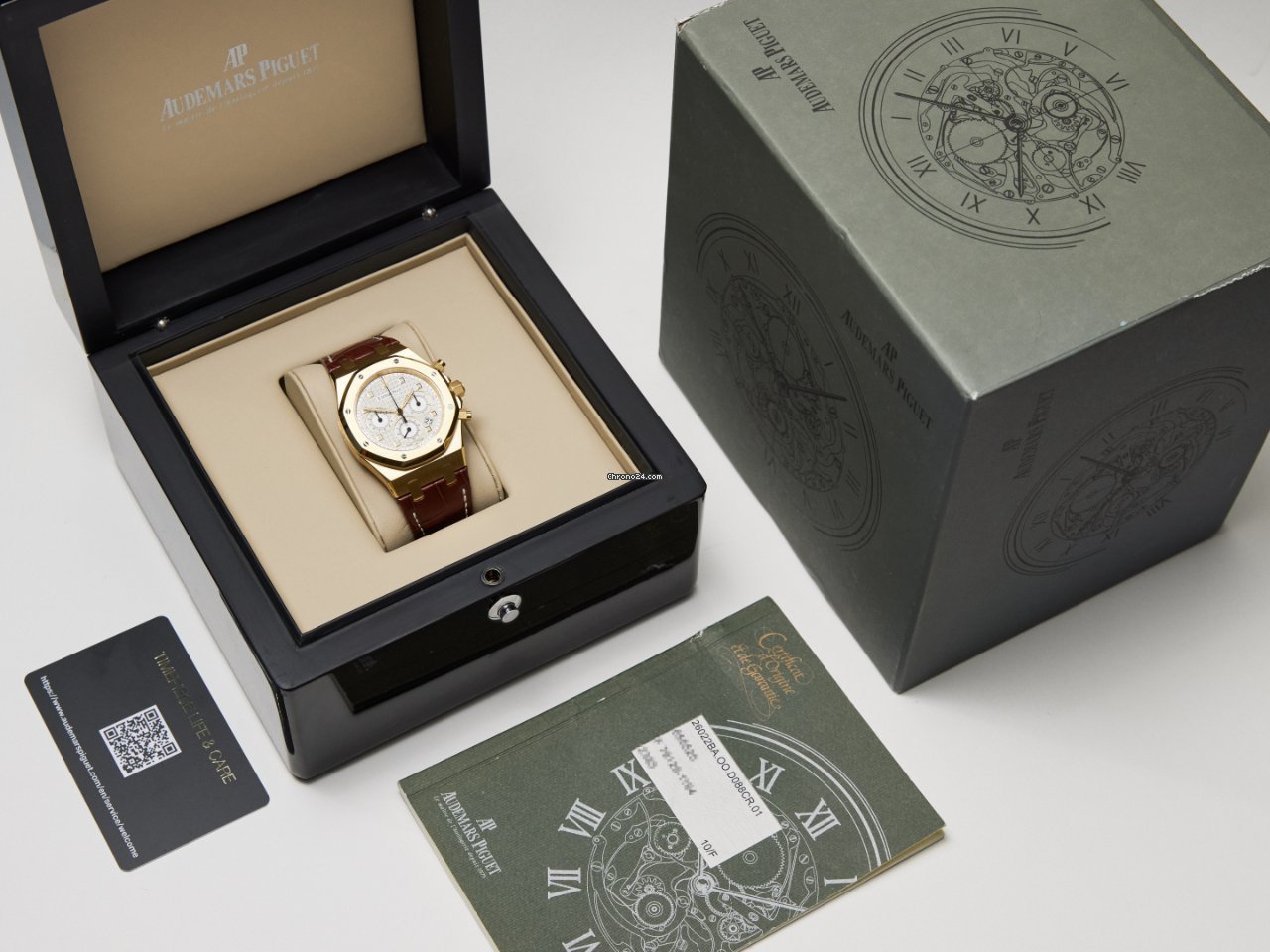 Audemars Piguet Royal Oak Chronograph Mens watch Unisex Automatic Yellow gold 26022BA.OO.D088CR.01 6