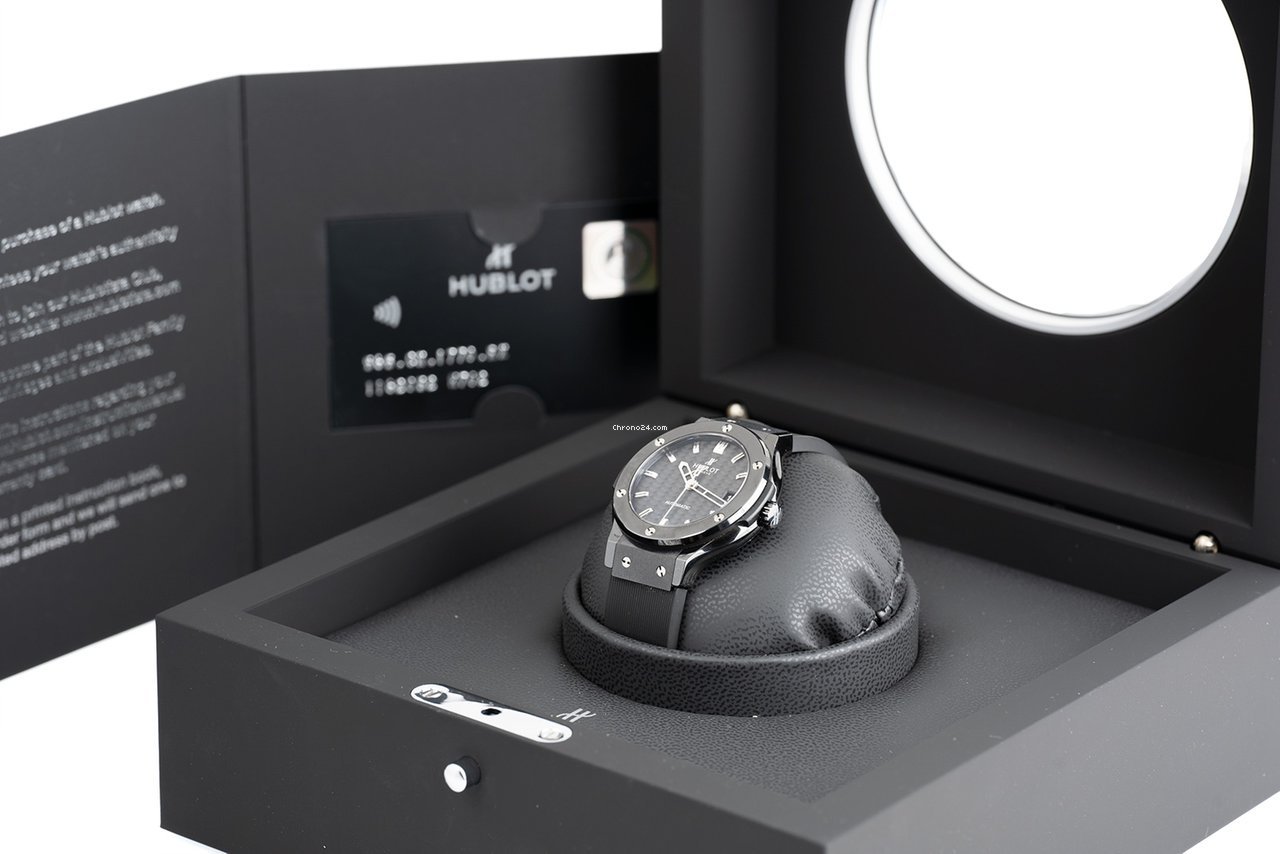 Hublot Classic Fusion 45, 42, 38, 33 mm Womens watch Automatic Ceramic 565.CM.1770.RX 6
