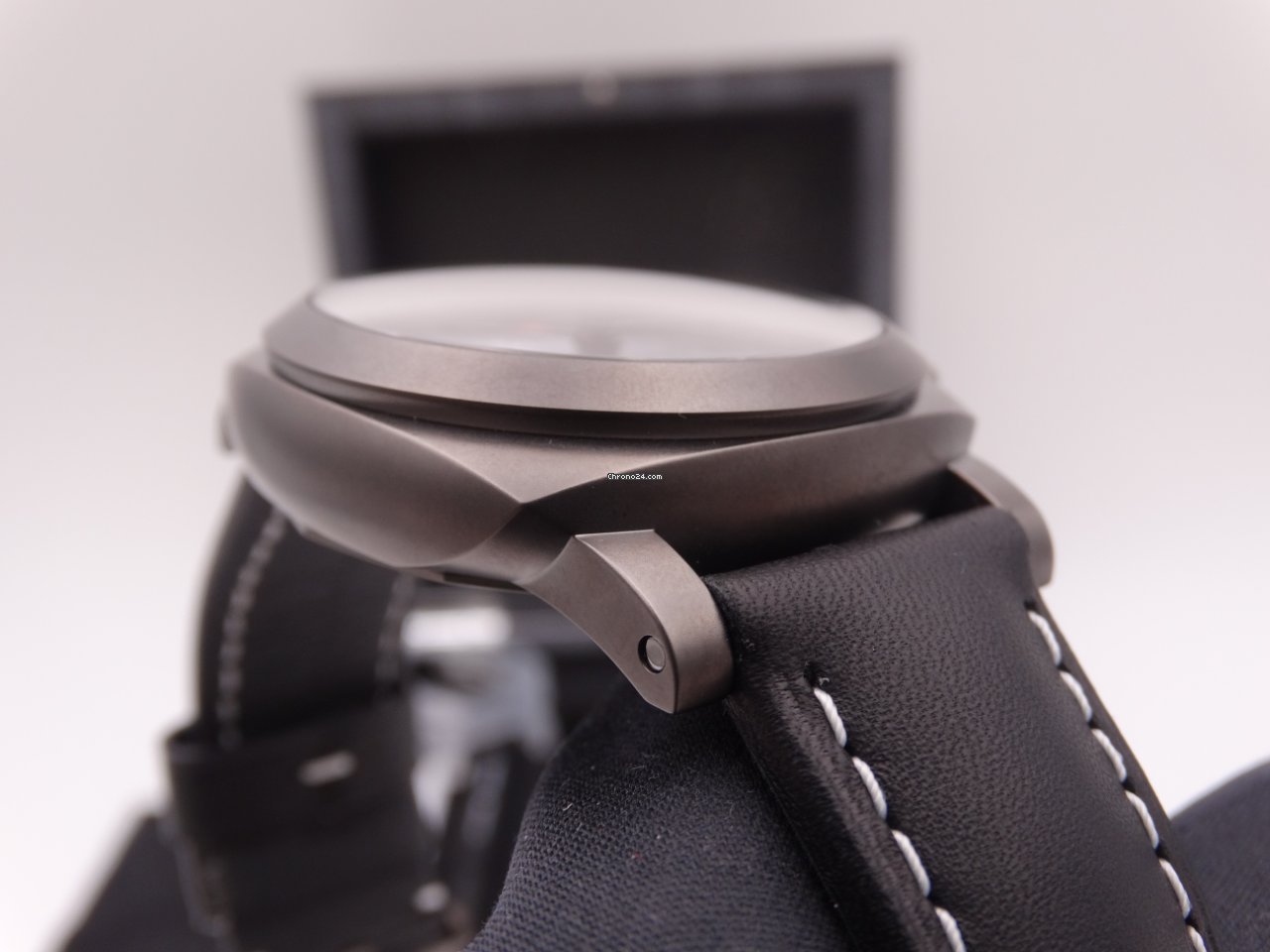 Panerai Luminor GMT Automatic Mens watch Unisex Automatic Titanium PAM 01036 6