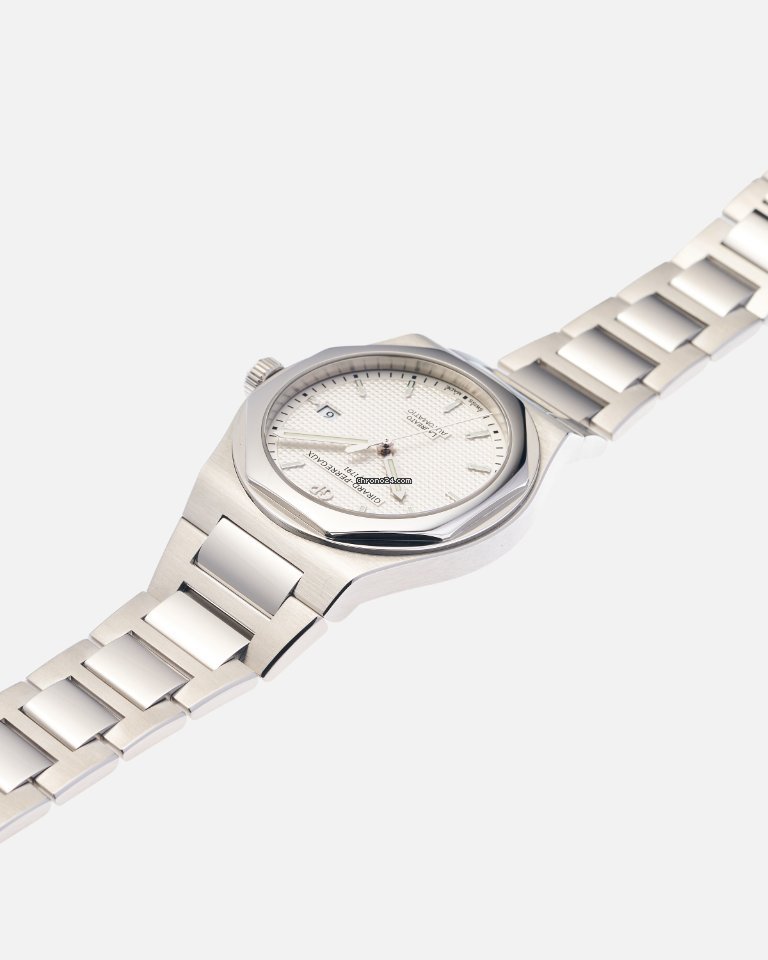 Girard Perregaux Laureato Mens watch Unisex Automatic Steel 81000-11-131-11A 6