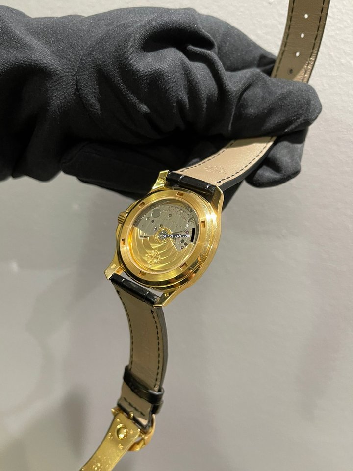 Patek Philippe Aquanaut Mens watch Unisex Automatic Yellow gold 5060 6