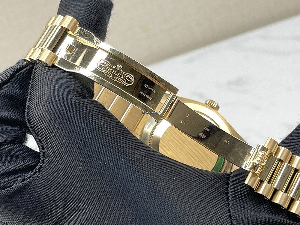Rolex Day-Date 40 Mens watch Unisex Yellow gold Automatic 228398TRU 6