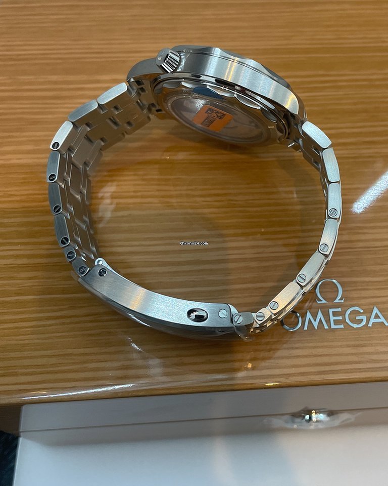 Omega Seamaster Diver 300 M Mens watch Unisex Automatic Steel 210.30.42.20.03.001 6