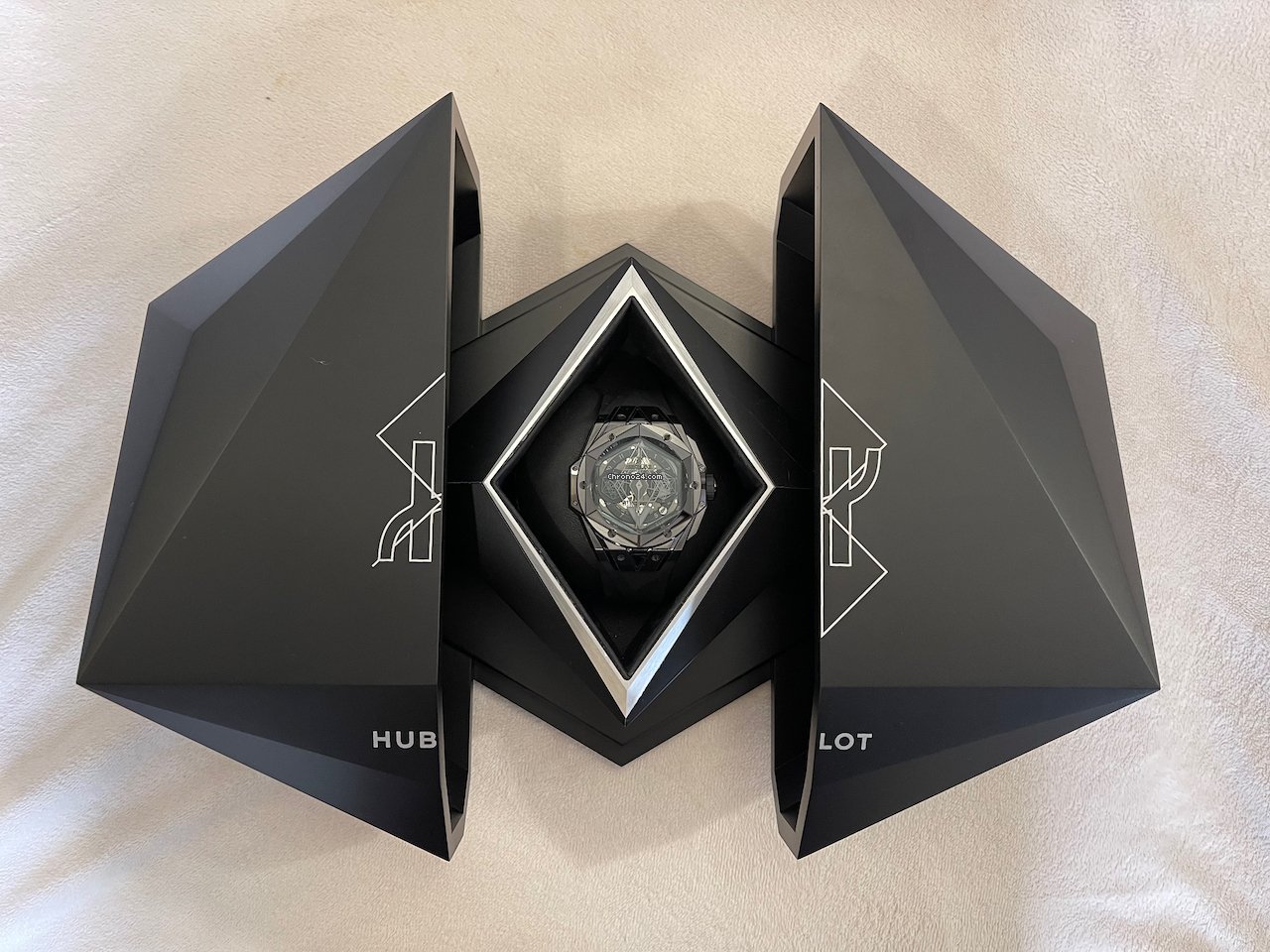 Hublot Big Bang Sang Bleu Mens watch Unisex Automatic Ceramic 418.CX.1114.RX.MXM20 6
