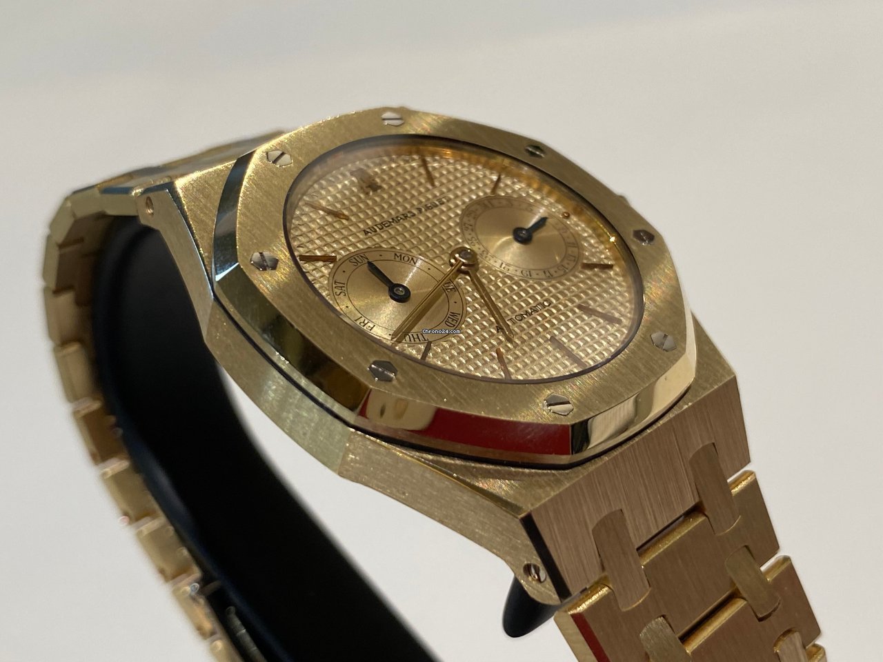 Audemars Piguet Royal Oak Day-Date Mens watch Unisex Automatic Yellow gold 25572BA.OO.0789BA.01 6