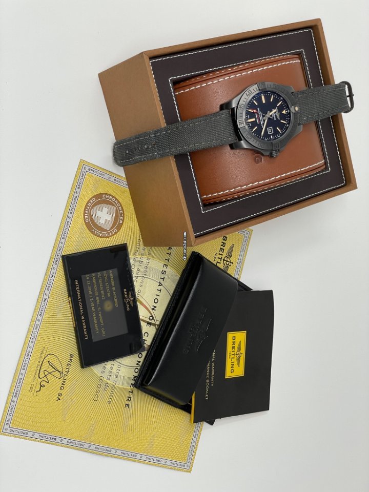 Breitling Avenger Blackbird Mens watch Unisex Automatic Titanium V1731010 BD12 100W 6