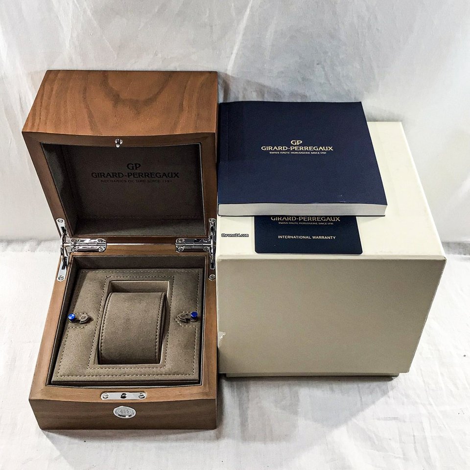 Girard Perregaux Laureato Mens watch Unisex Automatic Steel 81010-11-1750-11A 6