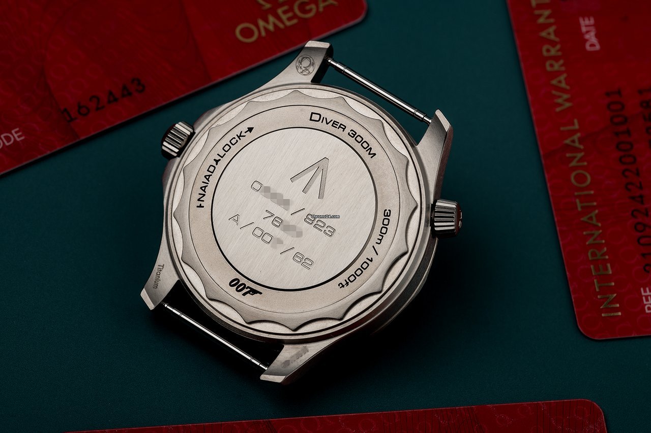 Omega Seamaster Diver 300 M Automatic Titanium 210.92.42.20.01.001 6