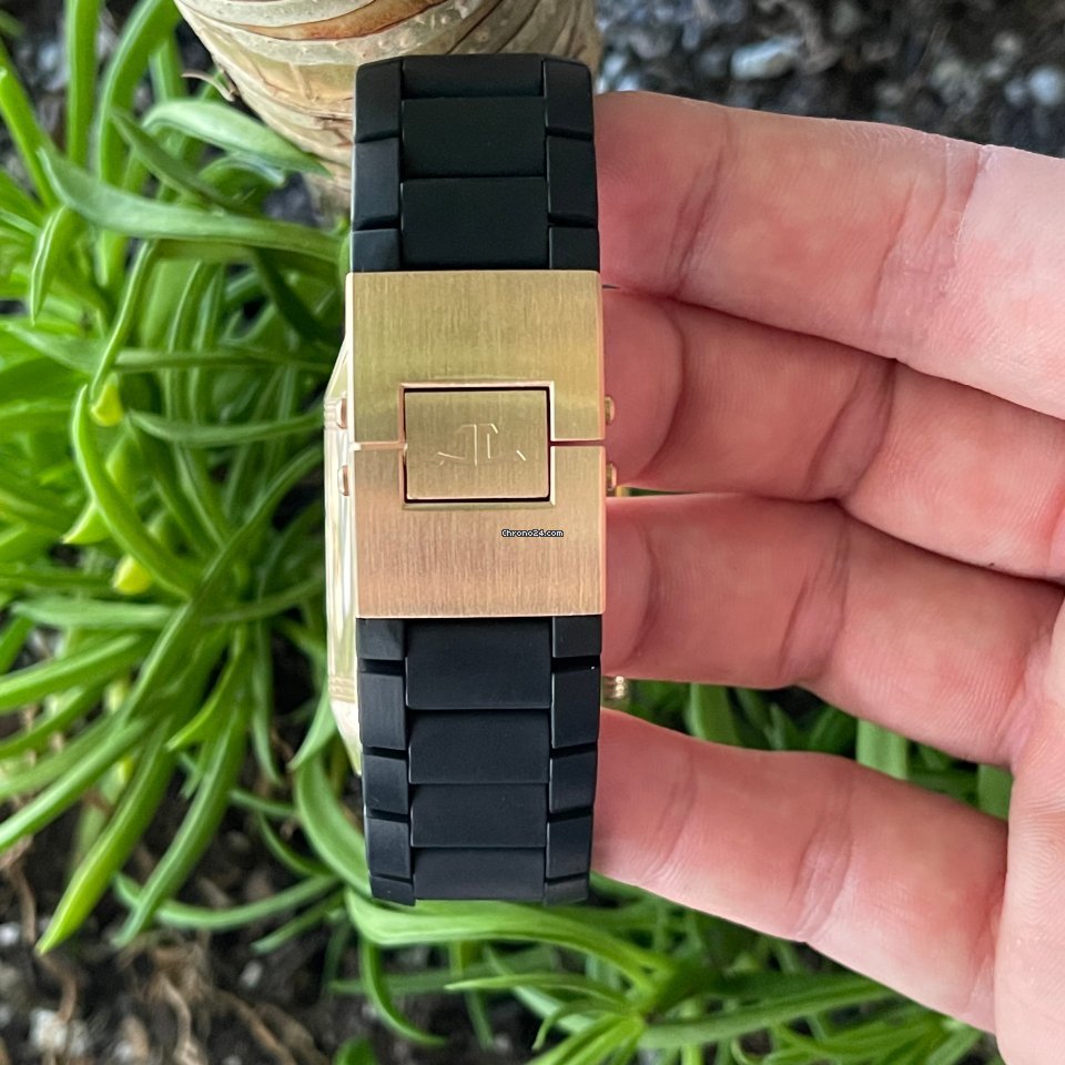 Jaeger-LeCoultre Reverso Squadra Hometime Rose gold Q7002671 6