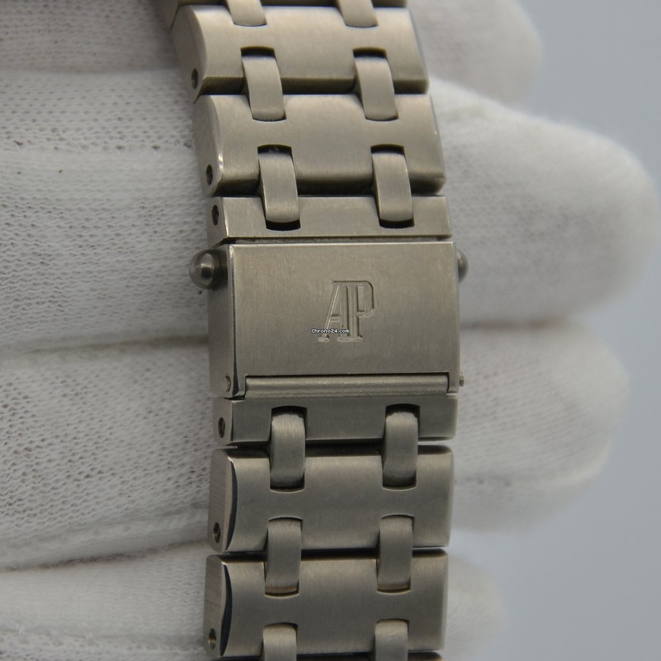Audemars Piguet Royal Oak Offshore Chronograph Mens watch Unisex Automatic Titanium 25721TI.OO.1000TI.04.A 7