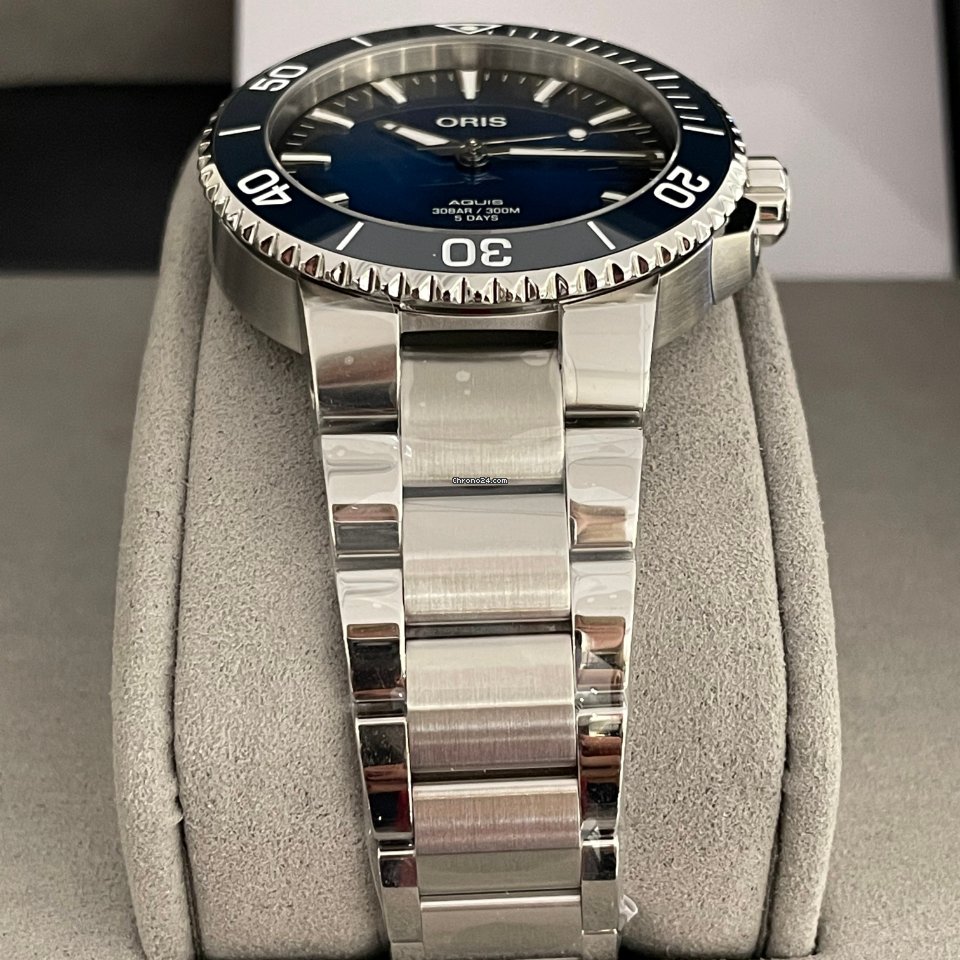 Oris Aquis Date Mens watch Unisex Automatic Steel 01 400 7769 4135-07 8 22 09PEB 7
