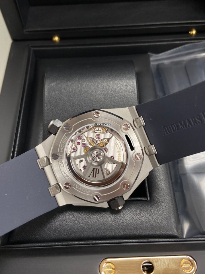 Audemars Piguet Royal Oak Offshore Diver Mens watch Unisex Automatic Steel 15720ST.OO.A027CA.01 7
