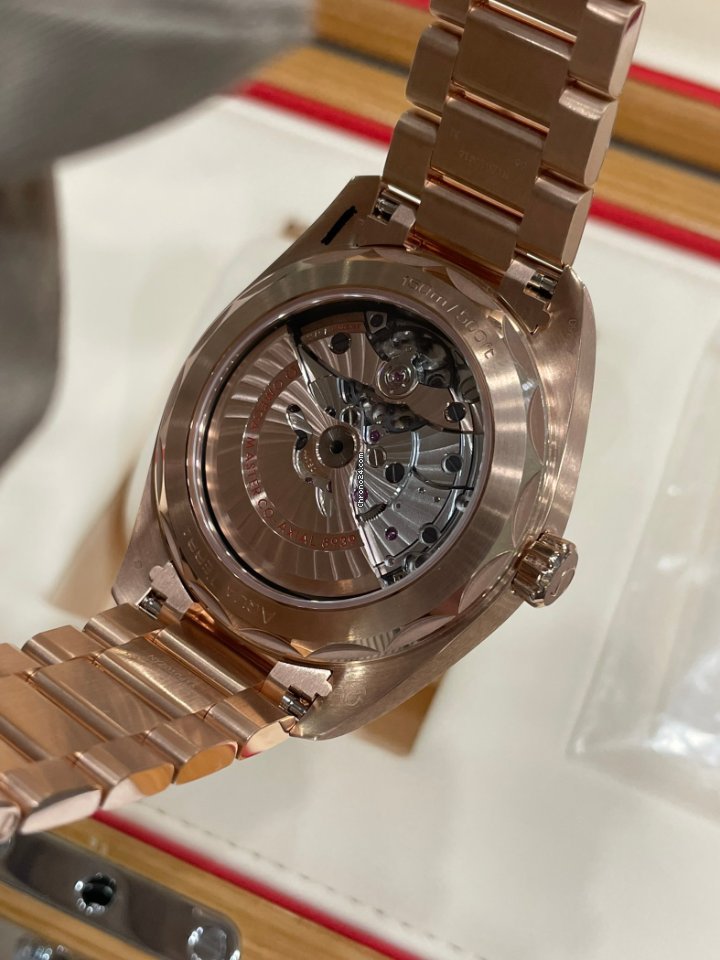 Omega Seamaster Aqua Terra Mens watch Unisex Automatic Rose gold 220.50.43.22.02.001 7