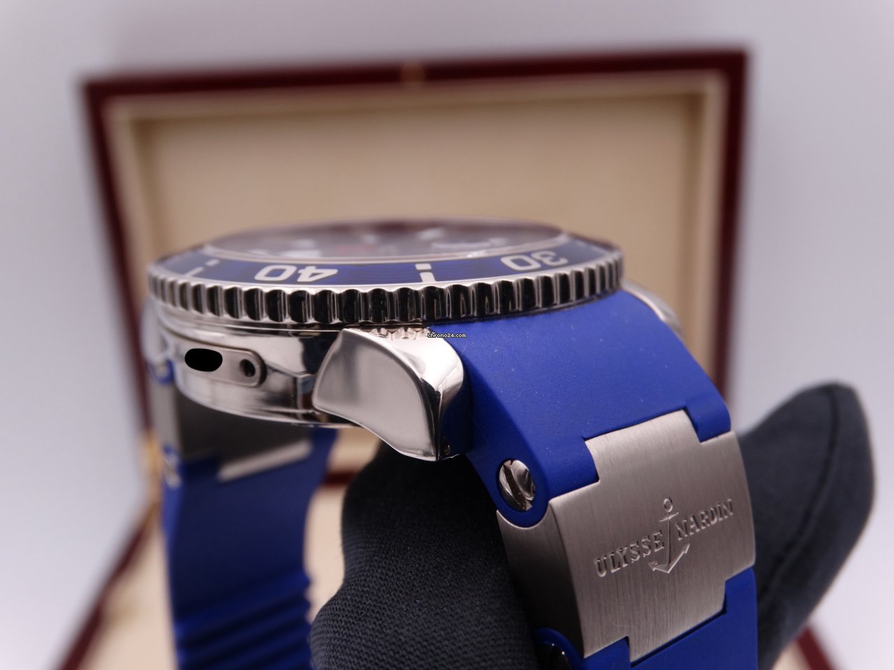 Ulysse Nardin Maxi Marine Diver Mens watch Unisex Automatic White gold 260-32-3A 7
