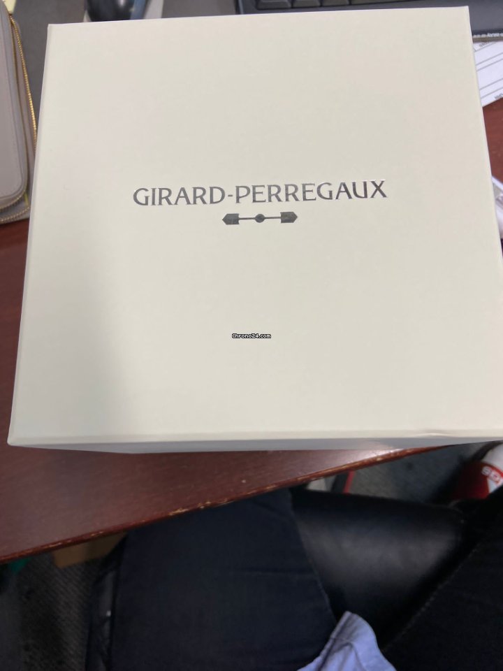 Girard Perregaux Laureato Mens watch Unisex Automatic Titanium 81070-21-001-FB6A 7