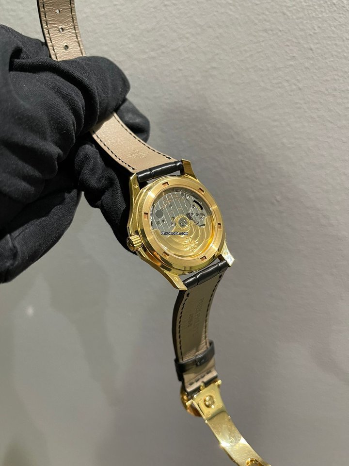 Patek Philippe Aquanaut Mens watch Unisex Automatic Yellow gold 5060 7